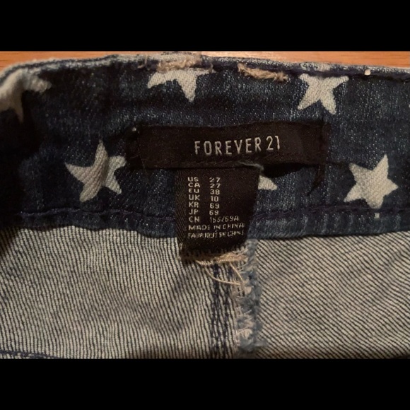 Forever 21 jean shorts with stars size 27 - Picture 3 of 3